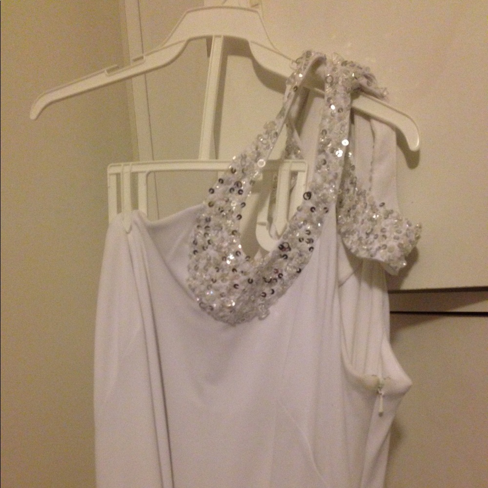 Elegant White One-Shoulder Dress with Train